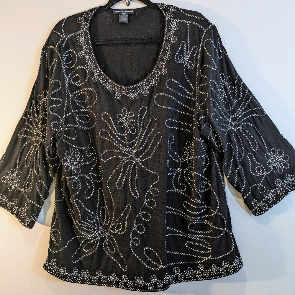 A Saint Tropez top size 3X, color black background with black and white thread